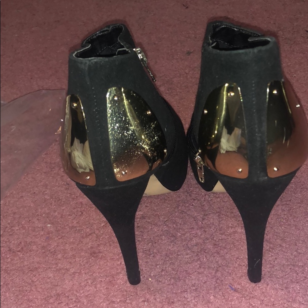 Heels - Picture 3 of 3